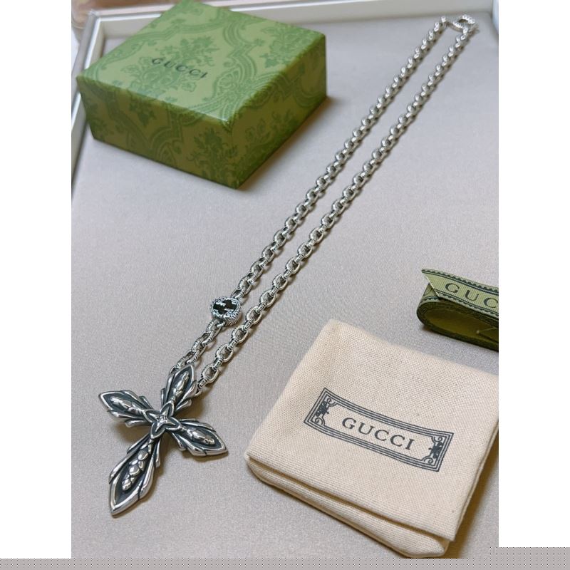 G*u*i necklaces